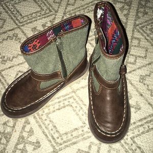 Carter toddler boys size 9 boots